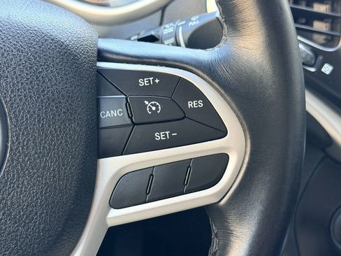 Used 2017 Jeep Cherokee Trailhawk w/ Comfort/Convenience Group AWD/4WD image 34
