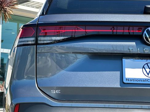 New 2025 Volkswagen Tiguan SE image 7