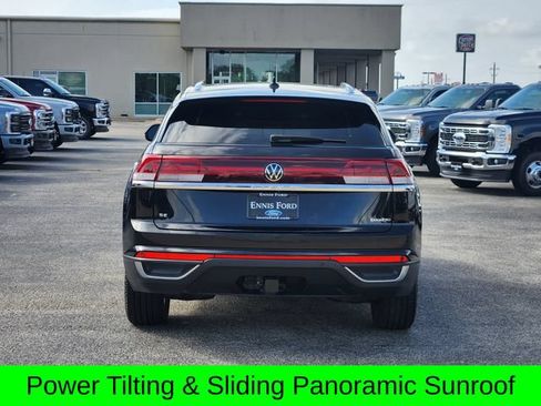 Used 2024 Volkswagen Atlas Cross Sport SE w/ Panoramic Sunroof Package FWD image 5
