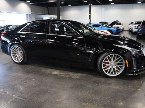 Used 2016 Cadillac CTS V w/ Carbon Fiber Package RWD image 8