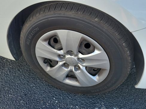 Used 2016 Kia Forte LX image 8