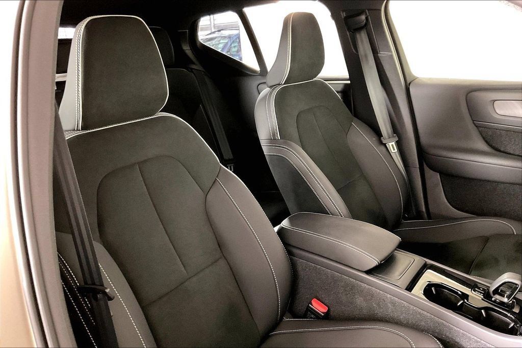 Used 2024 Volvo XC40 Recharge Ultimate w/ Protection Package Premier AWD/4WD image 6