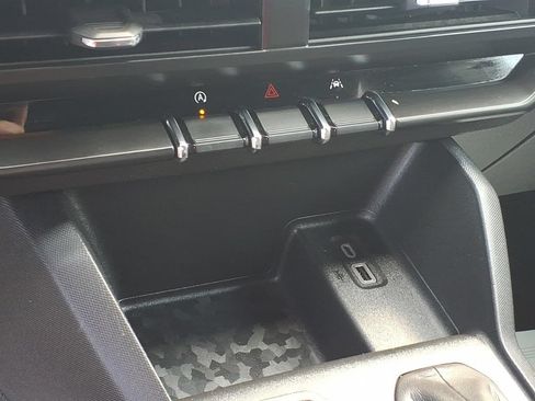 Used 2024 Chevrolet Colorado W/T RWD image 18