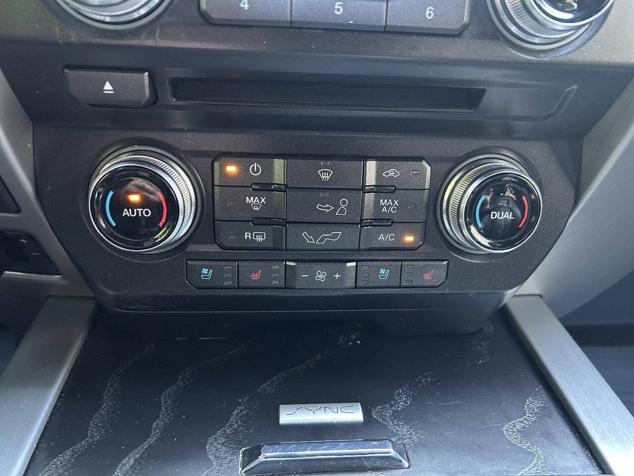 Used 2018 Ford F150 Platinum w/ Equipment Group 701A Luxury AWD/4WD image 24