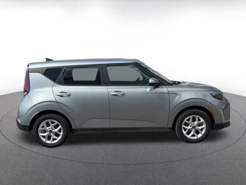 Used 2025 Kia Soul LX w/ LX Technology Package image 16