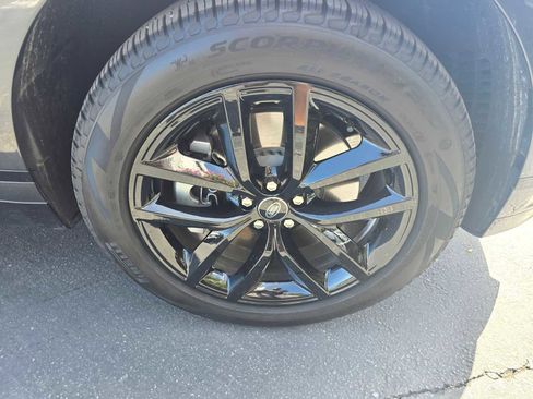 Certified 2025 Land Rover Range Rover Velar Dynamic SE image 9