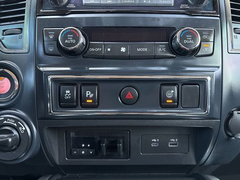 Used 2023 Nissan Titan SV w/ SV Convenience Package image 17