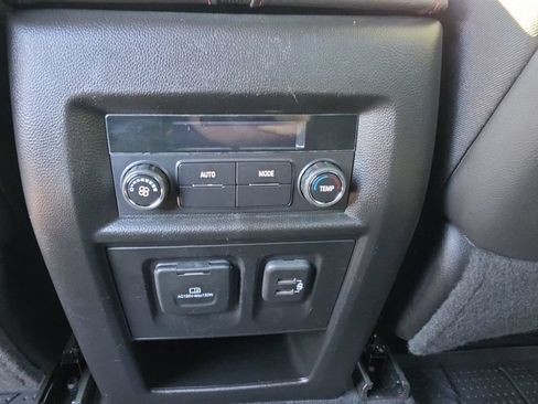 Used 2023 Chevrolet Traverse RS FWD image 32