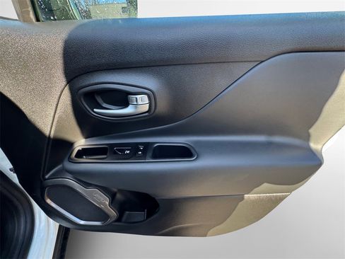 Used 2022 Jeep Renegade Latitude w/ Convenience Group image 33