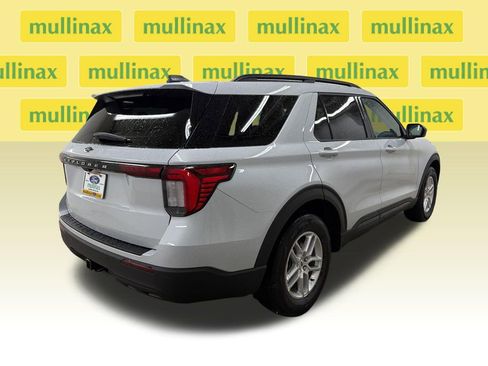 New 2026 Ford Explorer Active RWD image 3