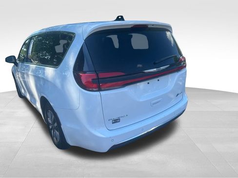 Used 2023 Chrysler Pacifica Touring-L FWD image 21