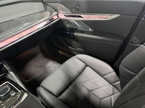 Certified 2025 BMW 760i xDrive 760i xDrive w/ Executive Package image 17