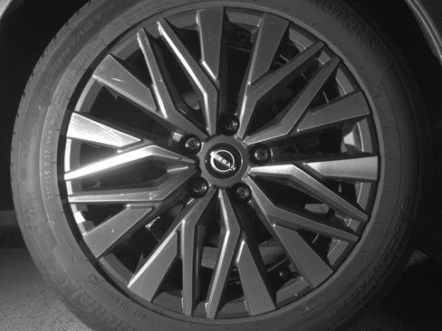 Used 2025 Nissan Altima 2.5 SV FWD image 15