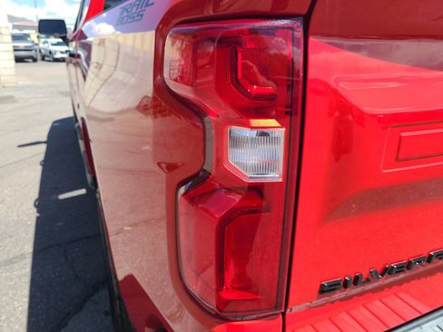 Used 2019 Chevrolet Silverado 1500 LT Trail Boss AWD/4WD image 25