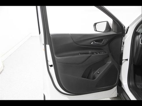 Used 2019 Chevrolet Equinox LT FWD image 4