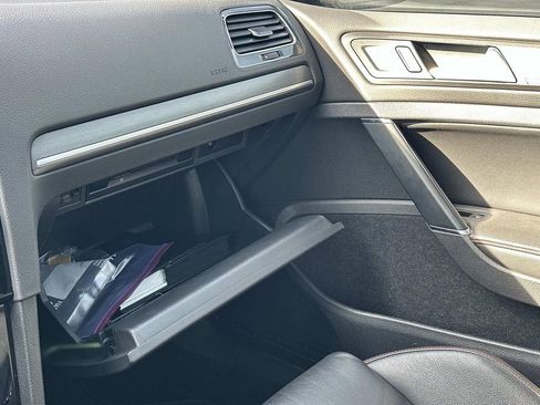 Used 2018 Volkswagen Golf 4-Door image 33