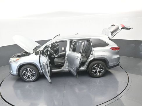 Used 2019 Toyota Highlander LE FWD image 63