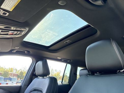 New 2025 Jeep Grand Cherokee Altitude image 18