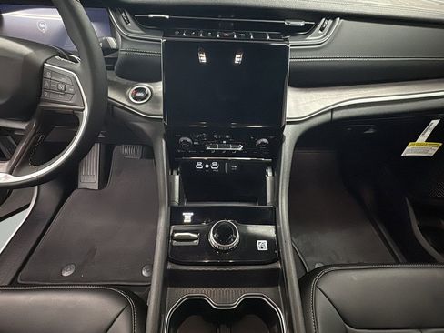 Used 2025 Jeep Grand Cherokee L Limited w/ Black Appearance Package image 20