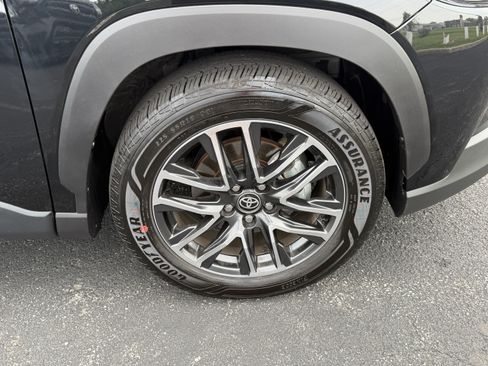 Certified 2026 Toyota Corolla Cross XLE AWD/4WD image 4