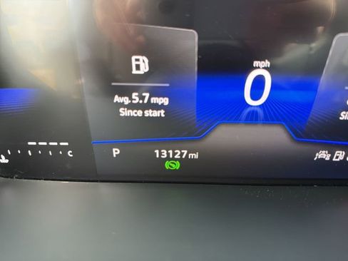 Used 2025 Volkswagen Taos SE AWD/4WD image 17