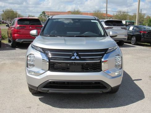 New 2026 Mitsubishi Outlander ES image 8