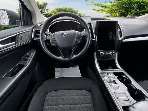 Certified 2021 Ford Edge SE image 5