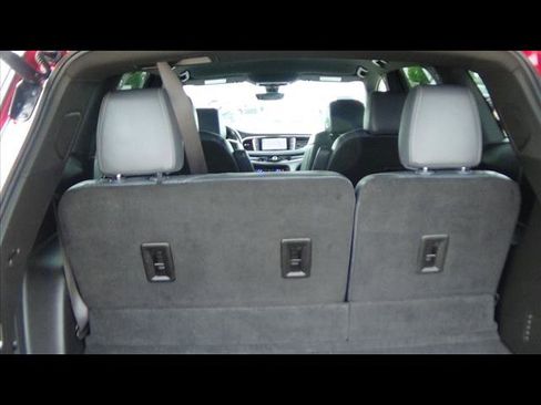 Used 2024 Buick Enclave Premium image 11