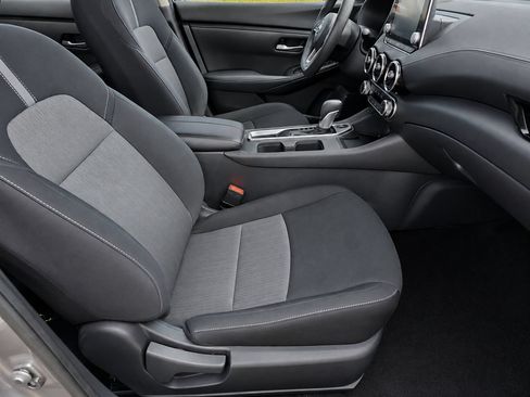Used 2025 Nissan Sentra SV FWD image 39