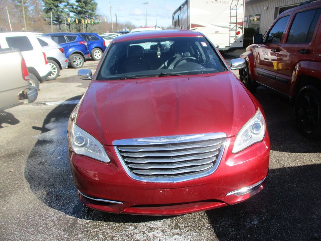 Used 2013 Chrysler 200 Limited FWD image 2