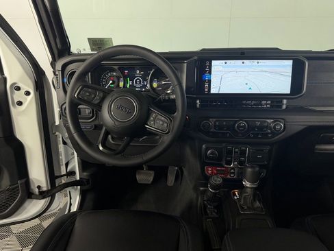 Used 2024 Jeep Wrangler Unlimited Rubicon 4xe AWD/4WD image 18