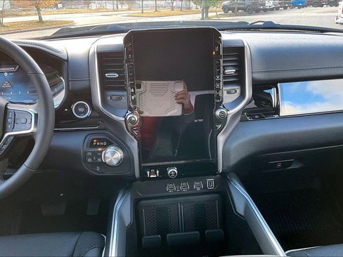 New 2026 RAM 1500 Laramie AWD/4WD image 7