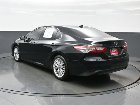 Used 2020 Toyota Camry XLE image 4