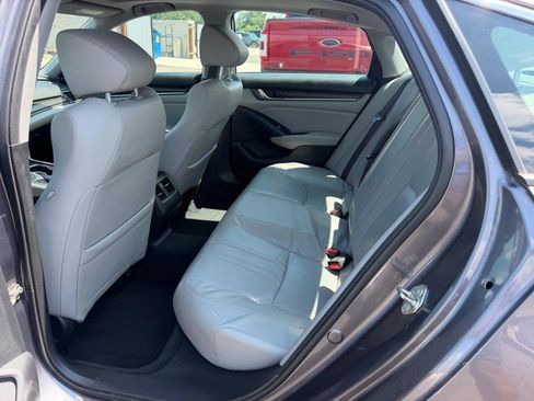 Used 2018 Honda Accord Touring image 9