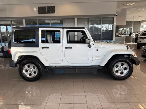 Used 2014 Jeep Wrangler Unlimited Sahara w/ Connectivity Group AWD/4WD image 2