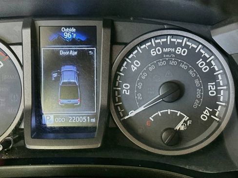 Used 2017 Toyota Tacoma TRD Sport w/ Tow Package (A/T) AWD/4WD image 15