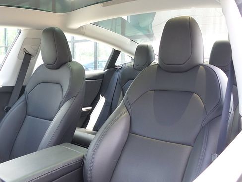 Used 2025 Tesla Model 3 Long Range RWD image 27