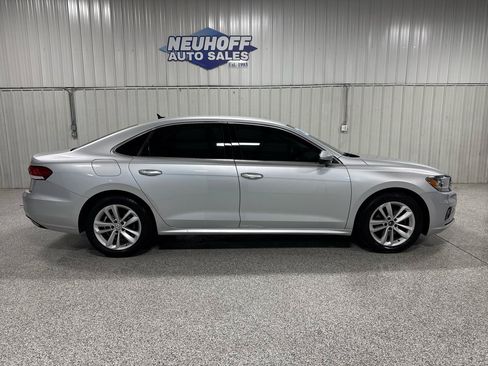 Used 2020 Volkswagen Passat 2.0T SE FWD image 1