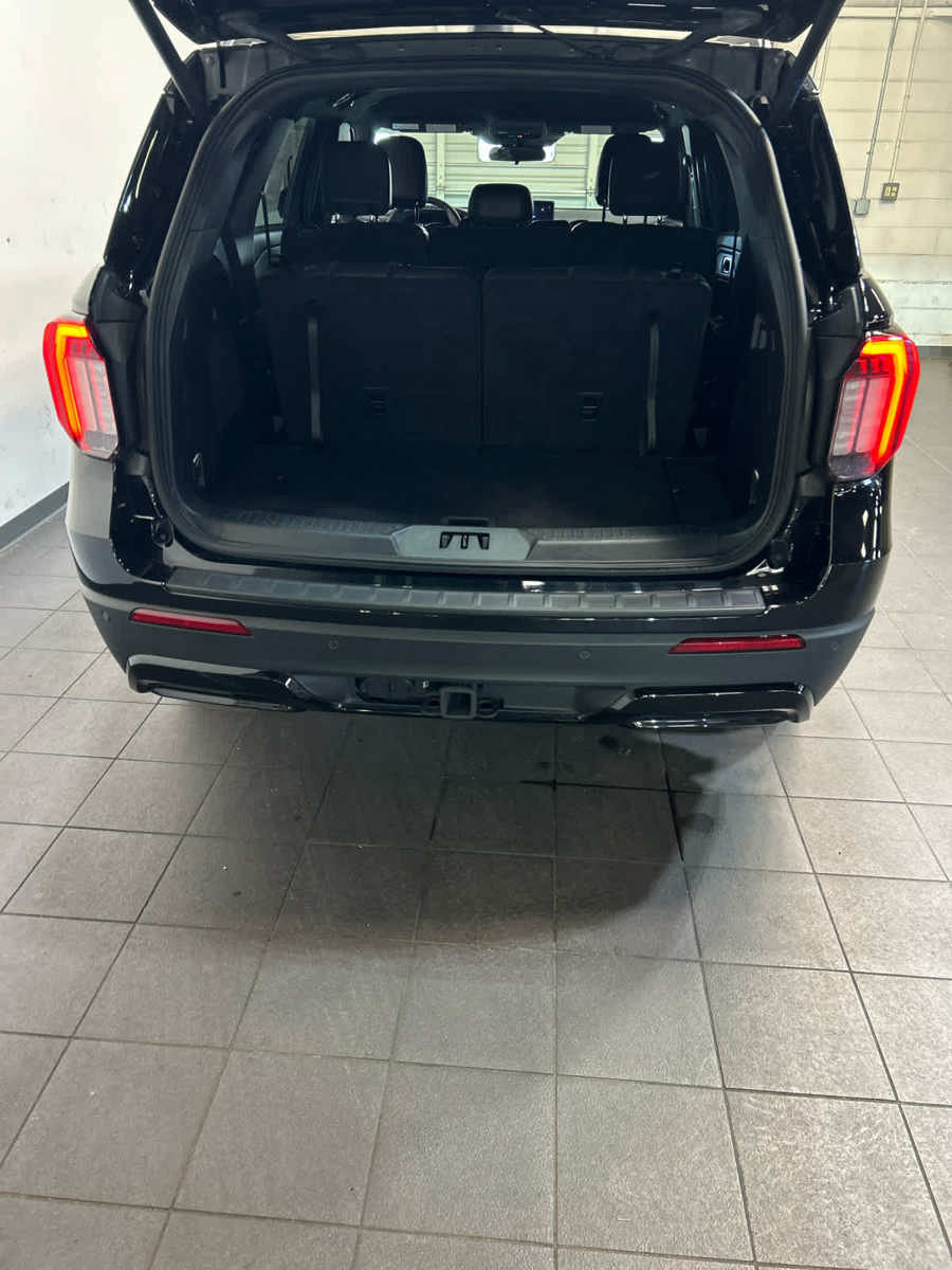 Used 2025 Ford Explorer ST-Line w/ ST-Line Street Pack AWD/4WD image 11