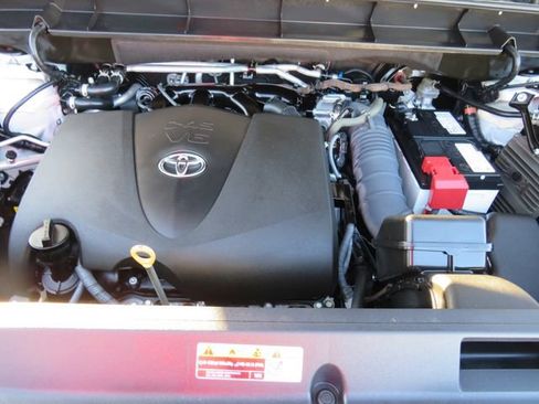 Certified 2022 Toyota Highlander LE image 39