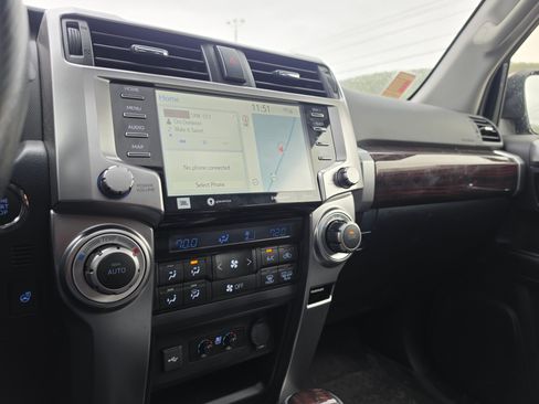 Used 2024 Toyota 4Runner Limited AWD/4WD image 23