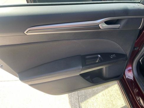 Used 2017 Ford Fusion SE w/ Equipment Group 201A image 34