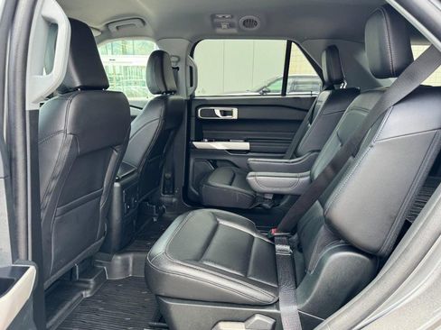 Used 2023 Ford Explorer XLT w/ Equipment Group 202A image 12