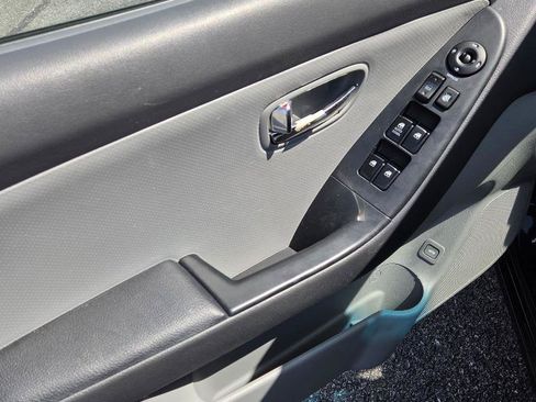 Used 2010 Hyundai Elantra GLS FWD image 10