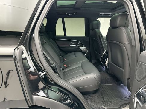 Used 2025 Land Rover Range Rover SE AWD/4WD image 5