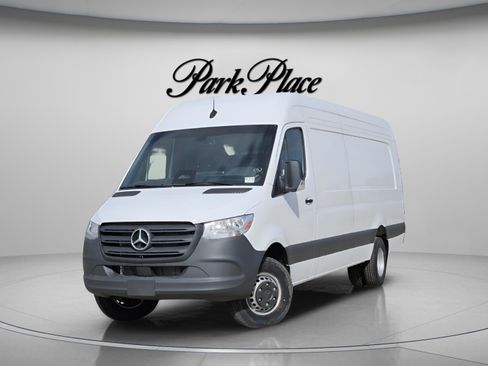 Used 2025 Mercedes-Benz Sprinter 3500 image 1