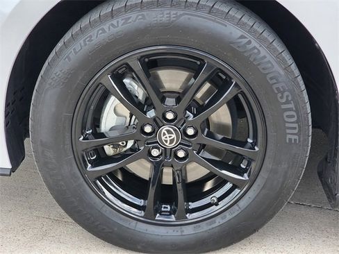 Certified 2025 Toyota Sienna Platinum image 10