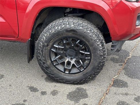 Used 2018 Toyota Tacoma SR5 image 7