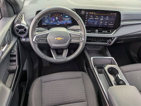 Used 2025 Chevrolet Equinox LT image 25