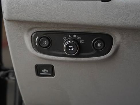 Used 2024 GMC Terrain SLT image 21